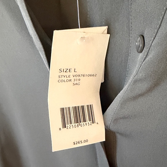 NWT Vince 100% Silk Three Button Split Neck Blouse in Sage - Picture 3 of 5